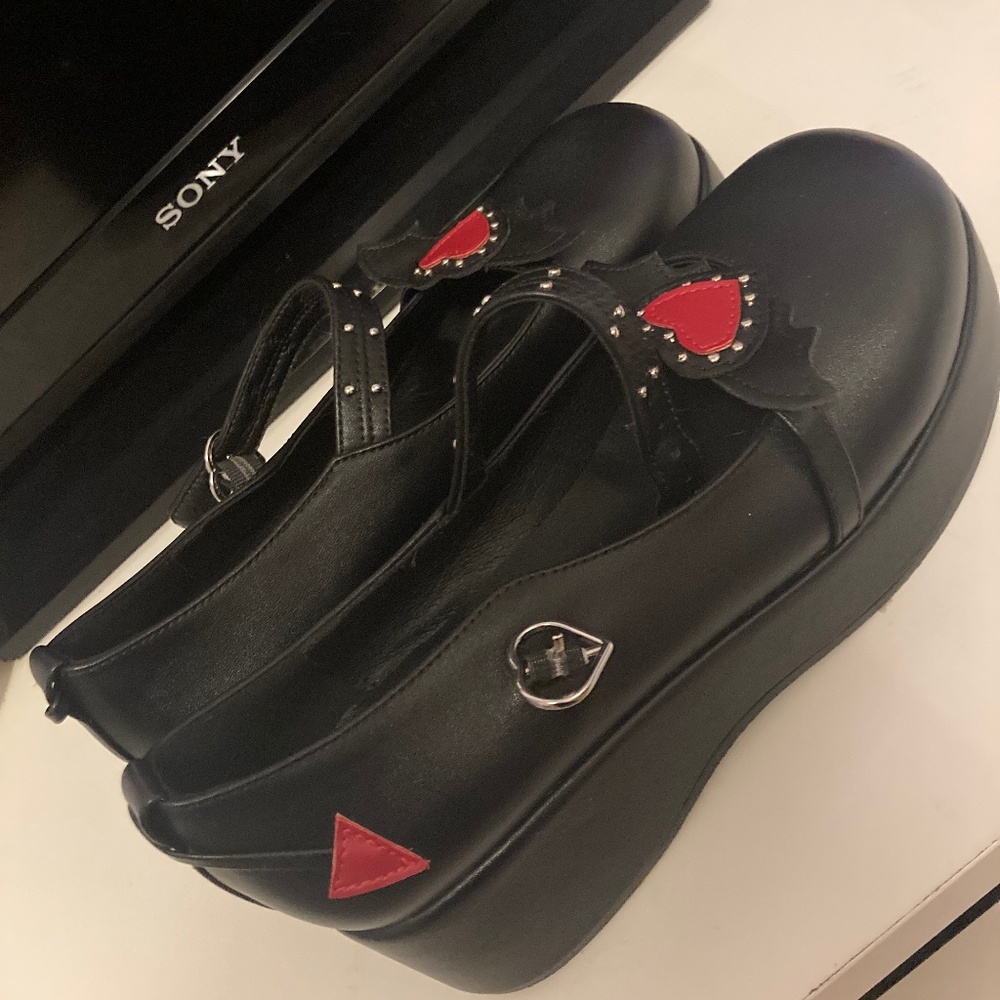 BRAND NEW GOTH PLATFORMS SIZE 8 vampire black
